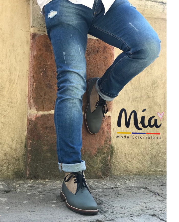 BOTA HOMBRE, COLOR GRIS OXFORD/ CAFÉ